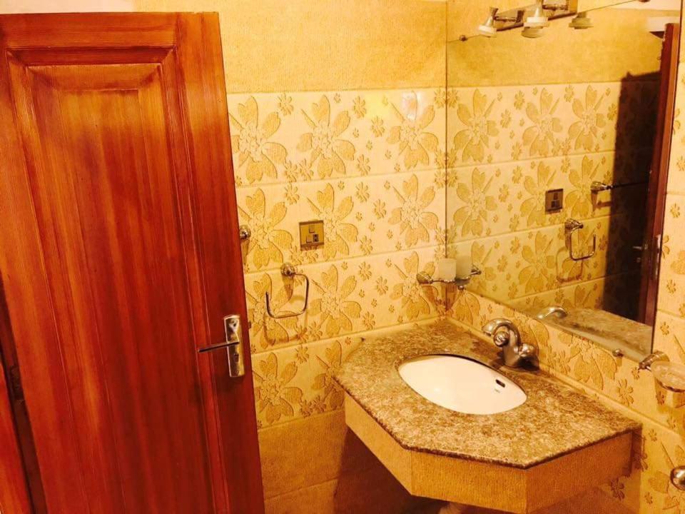 Pak Hotel 伊斯兰堡 外观 照片